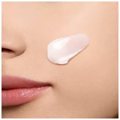 Clarins Super Restorative Day Cream SPF15 All Skin Types