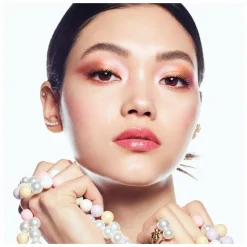 GUERLAIN Meteorites Light-Revealing Pearls of Powder