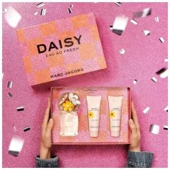 Marc Jacobs Daisy Eau So Fresh Eau de Toilette Spray 75ml Gift Set